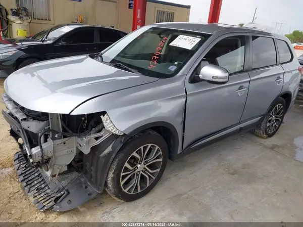 JA4AD3A33HZ024779 2017 MITSUBISHI OUTLANDER - Image 2