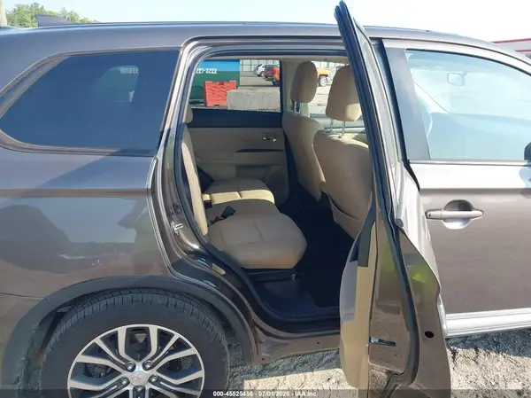 JA4AD3A33HZ025642 2017 MITSUBISHI OUTLANDER - Image 8