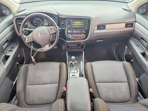 JA4AD3A33HZ028413 2017 MITSUBISHI OUTLANDER - Image 8