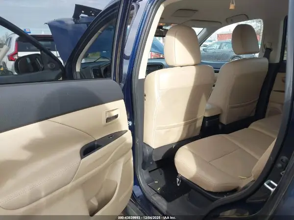 JA4AD3A33HZ037631 2017 MITSUBISHI OUTLANDER - Image 8