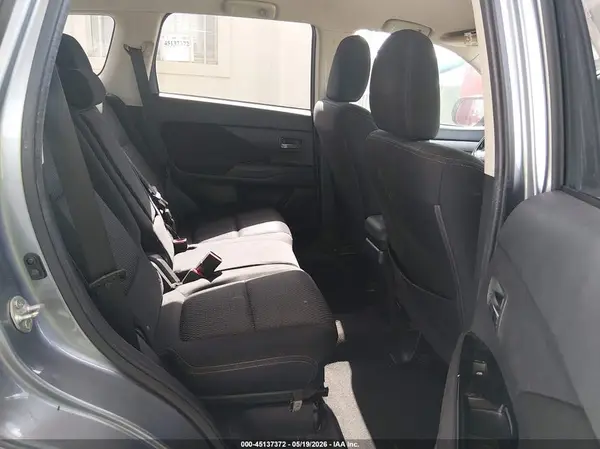 JA4AD3A33HZ038729 2017 MITSUBISHI OUTLANDER - Image 8