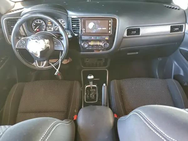 JA4AD3A33HZ040724 2017 MITSUBISHI OUTLANDER - Image 8