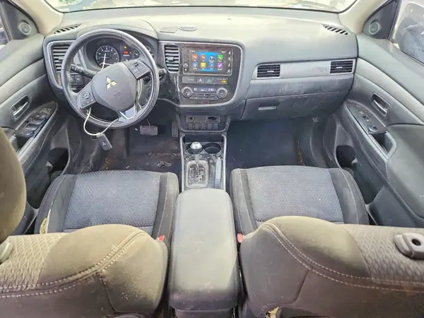 JA4AD3A33HZ048046 2017 MITSUBISHI OUTLANDER - Image 8