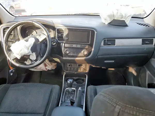 JA4AD3A33HZ051562 2017 MITSUBISHI OUTLANDER - Image 8