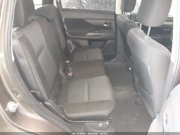 JA4AD3A33HZ051674 2017 MITSUBISHI OUTLANDER - Image 8