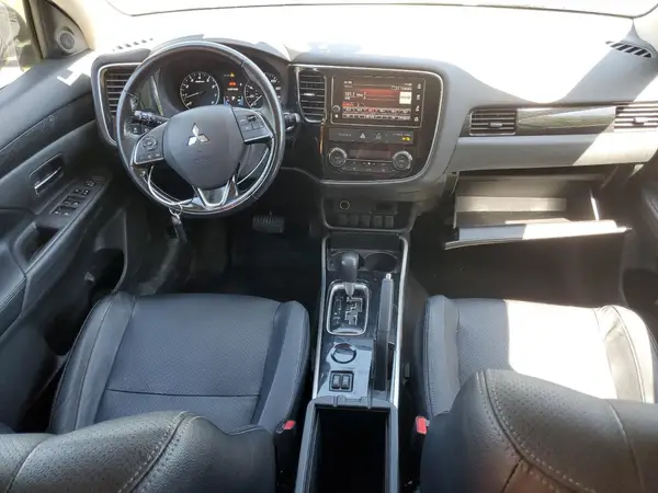 JA4AD3A33HZ055014 2017 MITSUBISHI OUTLANDER - Image 8