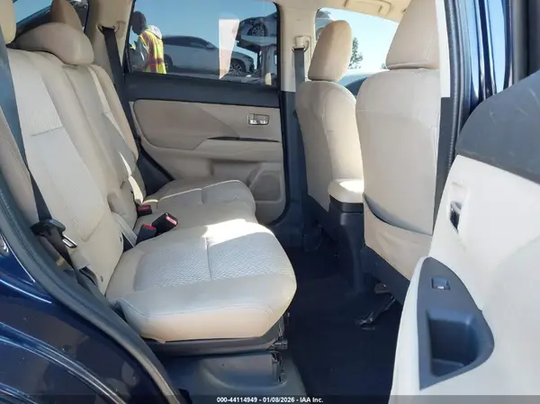 JA4AD3A33HZ055904 2017 MITSUBISHI OUTLANDER - Image 8