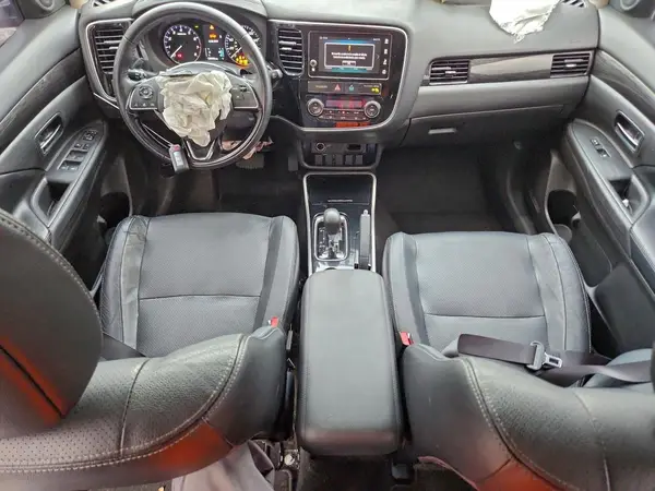 JA4AD3A33HZ057698 2017 MITSUBISHI OUTLANDER - Image 8