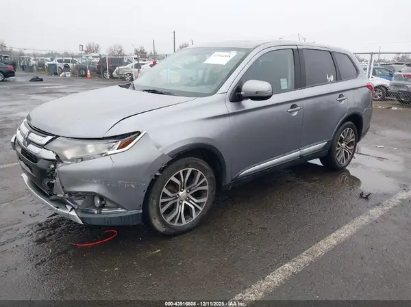 JA4AD3A33HZ058317 2017 MITSUBISHI OUTLANDER - Image 2