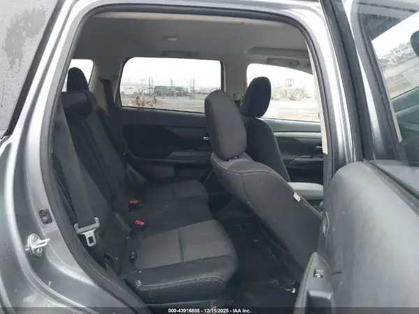 JA4AD3A33HZ058317 2017 MITSUBISHI OUTLANDER - Image 8