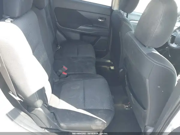 JA4AD3A33HZ058690 2017 MITSUBISHI OUTLANDER - Image 8