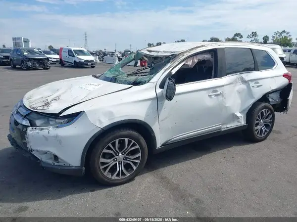 JA4AD3A33HZ059466 2017 MITSUBISHI OUTLANDER - Image 2