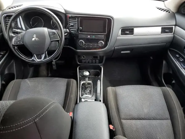 JA4AD3A33HZ060374 2017 MITSUBISHI OUTLANDER - Image 8