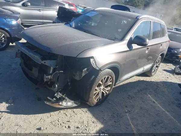 JA4AD3A33HZ067499 2017 MITSUBISHI OUTLANDER - Image 2