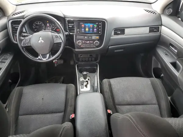 JA4AD3A33JJ002172 2018 MITSUBISHI OUTLANDER - Image 8