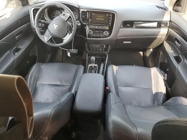 JA4AD3A33JJ006075 2018 MITSUBISHI OUTLANDER - Image 8