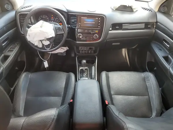JA4AD3A33JZ000214 2018 MITSUBISHI OUTLANDER - Image 8