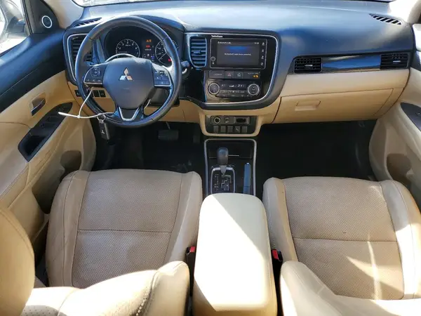 JA4AD3A33JZ000746 2018 MITSUBISHI OUTLANDER - Image 8
