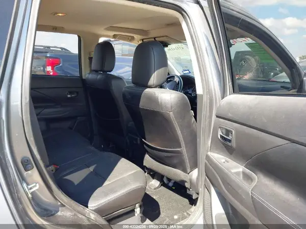 JA4AD3A33JZ006742 2018 MITSUBISHI OUTLANDER - Image 8