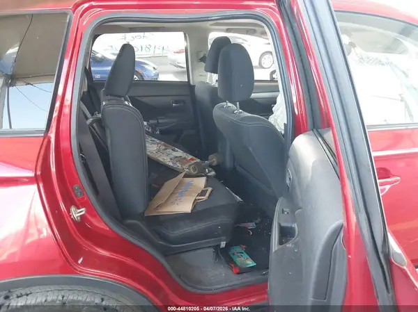 JA4AD3A33JZ009804 2018 MITSUBISHI OUTLANDER - Image 8