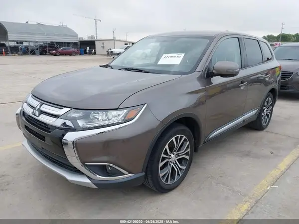 JA4AD3A33JZ015327 2018 MITSUBISHI OUTLANDER - Image 2