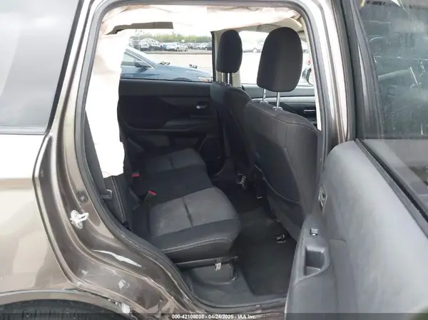 JA4AD3A33JZ015327 2018 MITSUBISHI OUTLANDER - Image 8