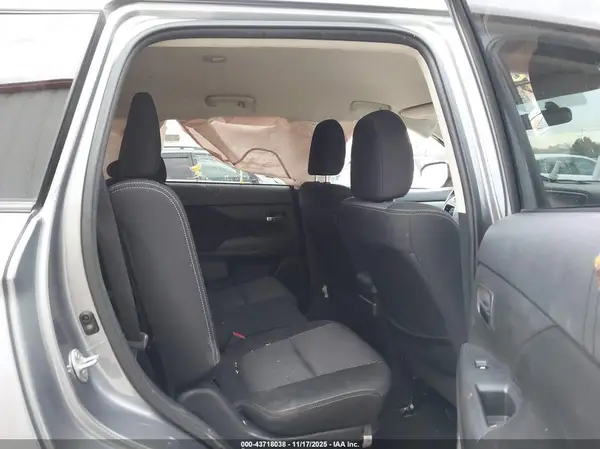 JA4AD3A33JZ017286 2018 MITSUBISHI OUTLANDER - Image 8