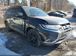 JA4AD3A33JZ018552 2018 MITSUBISHI OUTLANDER