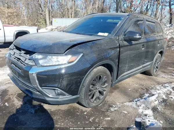 JA4AD3A33JZ018552 2018 MITSUBISHI OUTLANDER - Image 2