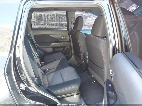 JA4AD3A33JZ018552 2018 MITSUBISHI OUTLANDER - Image 8