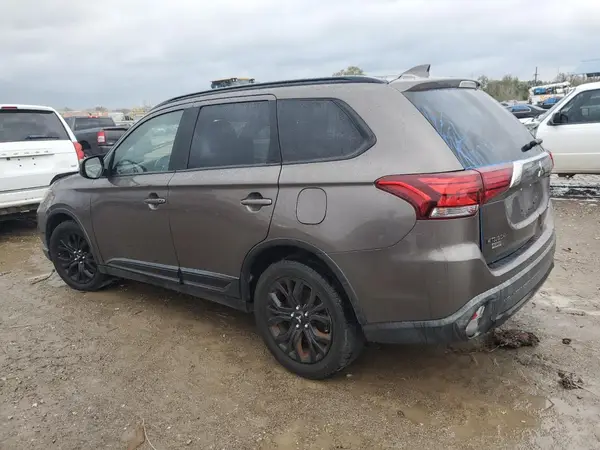 JA4AD3A33JZ019264 2018 MITSUBISHI OUTLANDER - Image 2