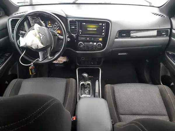 JA4AD3A33JZ019264 2018 MITSUBISHI OUTLANDER - Image 8