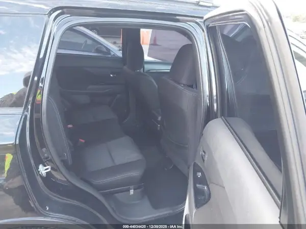 JA4AD3A33JZ019491 2018 MITSUBISHI OUTLANDER - Image 8