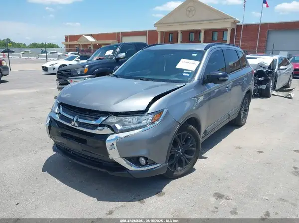 JA4AD3A33JZ020320 2018 MITSUBISHI OUTLANDER - Image 2