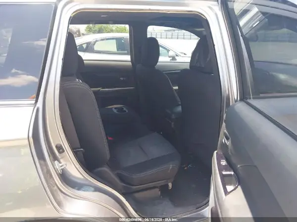 JA4AD3A33JZ020320 2018 MITSUBISHI OUTLANDER - Image 8