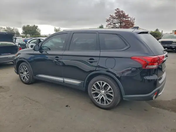 JA4AD3A33JZ023315 2018 MITSUBISHI OUTLANDER - Image 2