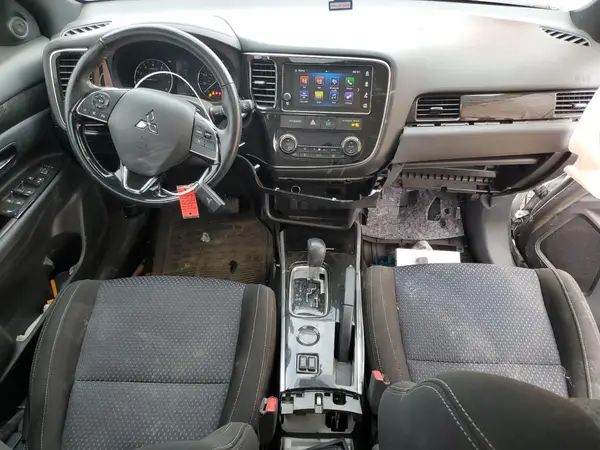 JA4AD3A33JZ027252 2018 MITSUBISHI OUTLANDER - Image 8