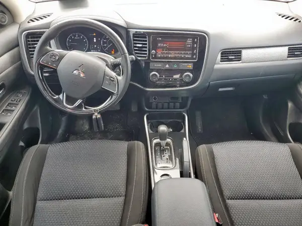 JA4AD3A33JZ029261 2018 MITSUBISHI OUTLANDER - Image 8