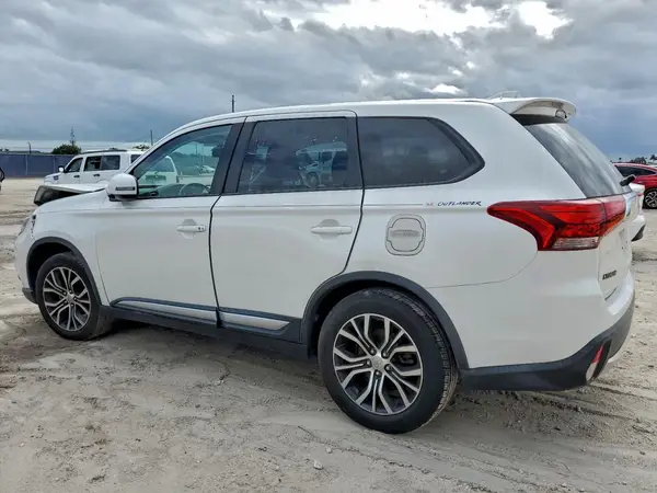 JA4AD3A33JZ033407 2018 MITSUBISHI OUTLANDER - Image 2