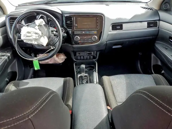JA4AD3A33JZ033407 2018 MITSUBISHI OUTLANDER - Image 8