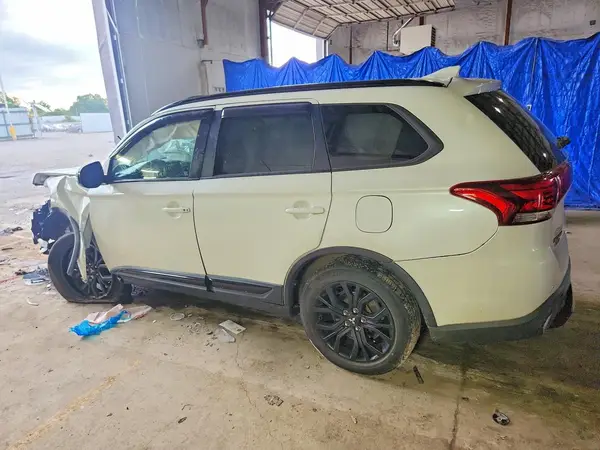 JA4AD3A33JZ033598 2018 MITSUBISHI OUTLANDER - Image 2