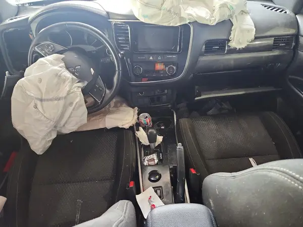 JA4AD3A33JZ033598 2018 MITSUBISHI OUTLANDER - Image 8