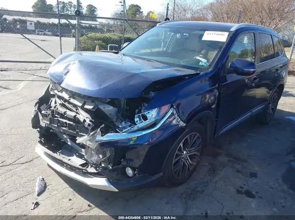 JA4AD3A33JZ038591 2018 MITSUBISHI OUTLANDER - Image 2