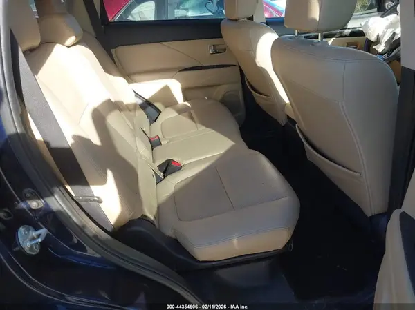 JA4AD3A33JZ038591 2018 MITSUBISHI OUTLANDER - Image 8