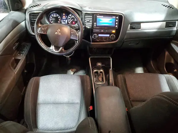 JA4AD3A33JZ039563 2018 MITSUBISHI OUTLANDER - Image 8