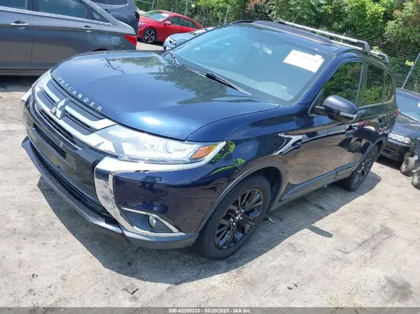 JA4AD3A33JZ041300 2018 MITSUBISHI OUTLANDER - Image 2