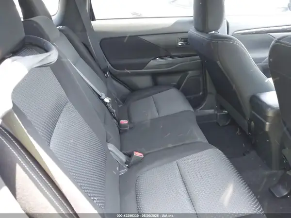 JA4AD3A33JZ041300 2018 MITSUBISHI OUTLANDER - Image 8