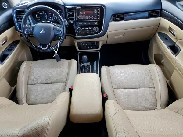 JA4AD3A33JZ046402 2018 MITSUBISHI OUTLANDER - Image 8