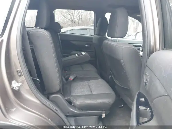 JA4AD3A33JZ047288 2018 MITSUBISHI OUTLANDER - Image 8