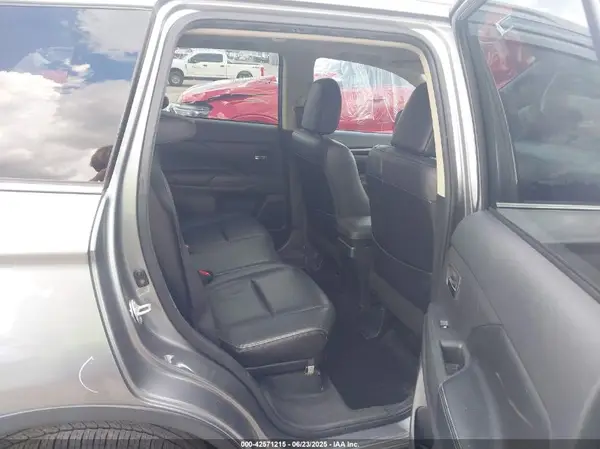 JA4AD3A33JZ050577 2018 MITSUBISHI OUTLANDER - Image 8